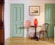 Features of painting doors: technology and nuances